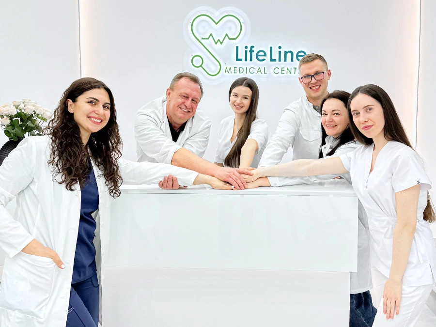 Команда лікарів медичного центру LifeLine